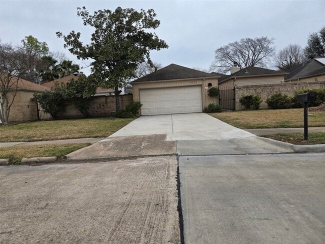 Building Photo - 4111 Knoll Glen Dr