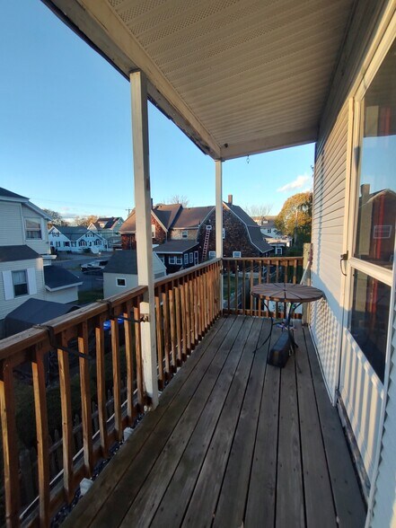 Building Photo - 6 Closson Ct