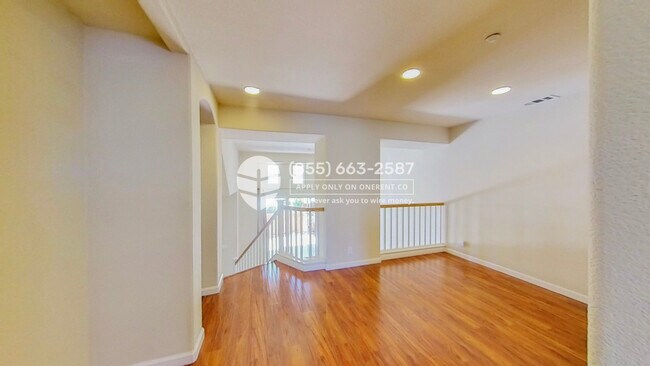 Building Photo - 319 Vista Roma Way