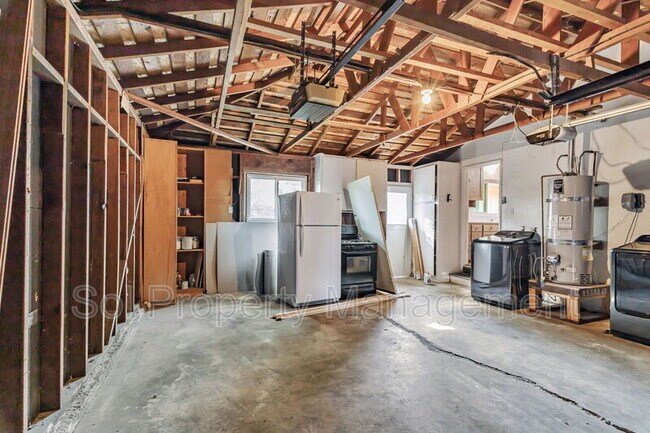 Building Photo - 1401 Laurent St