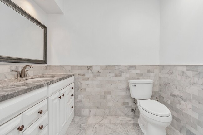 Building Photo - 3934 Roseland St