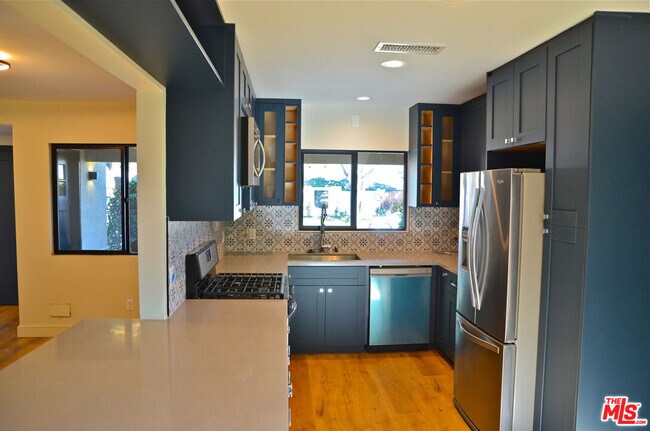 Building Photo - 3116 W 81st St