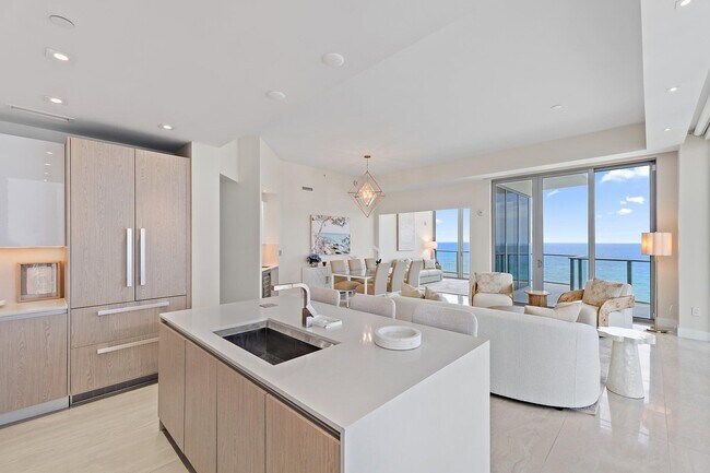 Building Photo - 3100 N Ocean Dr