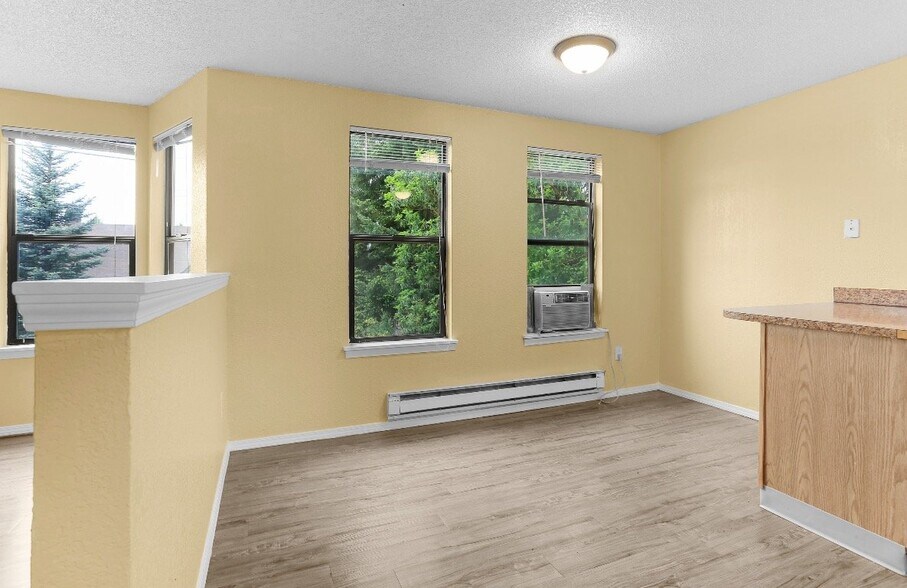 Building Photo - 5205 S Orchard St