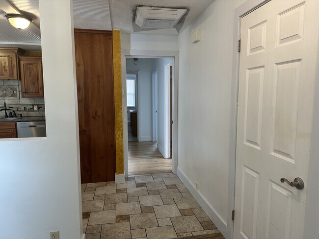 Building Photo - 1000 Canyon Rd