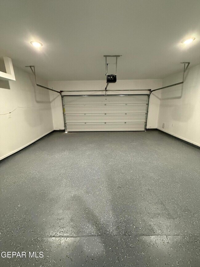 Building Photo - 804 Blingwood