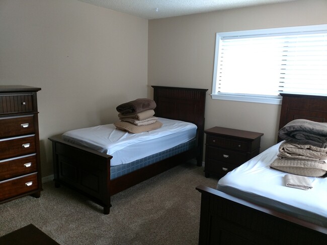 Building Photo - Large Furnished Townhome in Loch Haven Hills