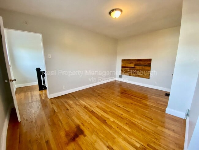 Building Photo - 825 Collins St