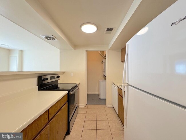Building Photo - 8632 Walutes Cir