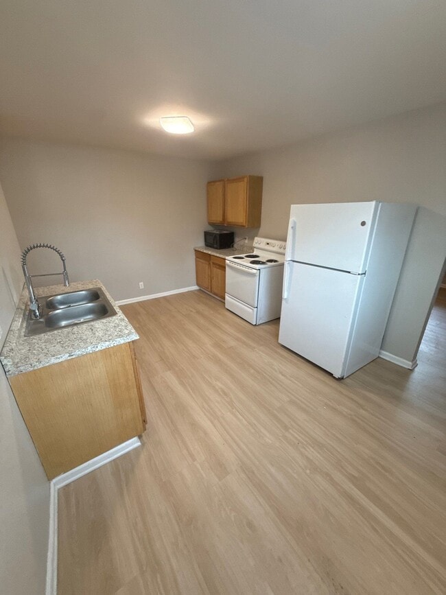 Building Photo - 6209 E 12th St