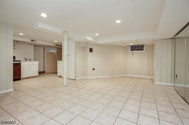 Building Photo - 30 E Young St