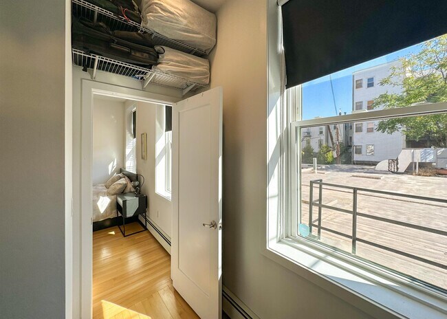 Building Photo - 315 Willow Ave