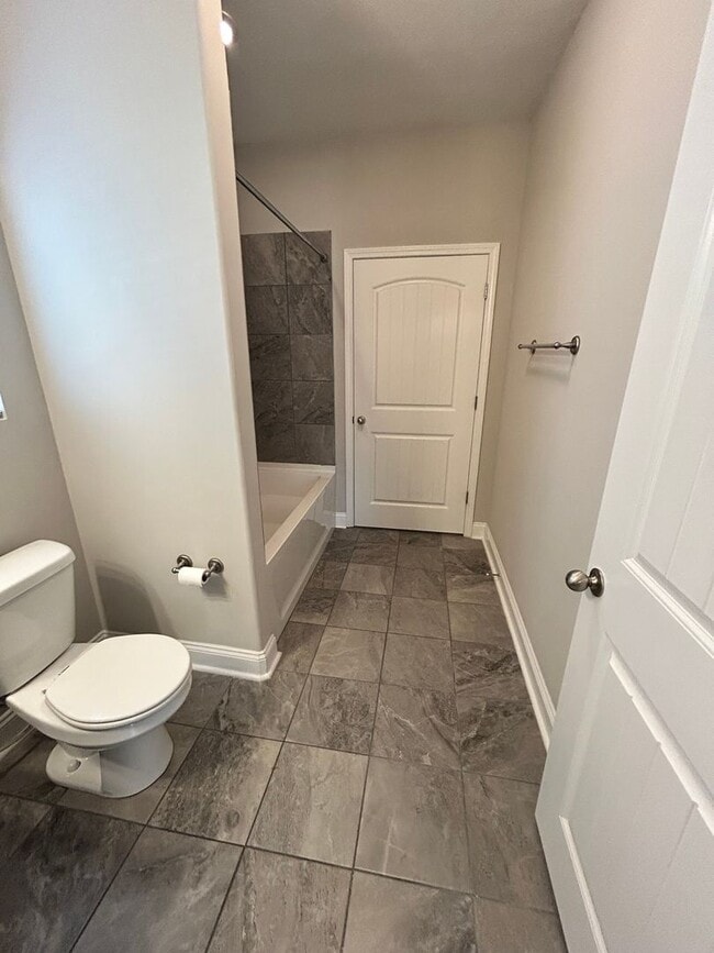 Building Photo - 3 Bedroom 3.5 Bath Spacious Townhome