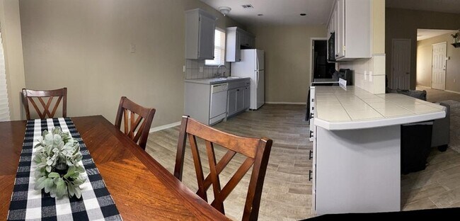 Building Photo - 10413 NW 45th St