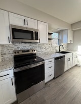 Building Photo - 5711 NW Hillside Dr