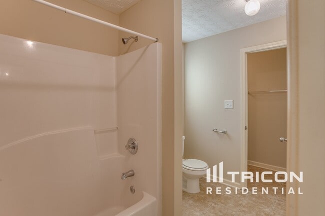 Building Photo - 1043 Wedgewood Ct NE