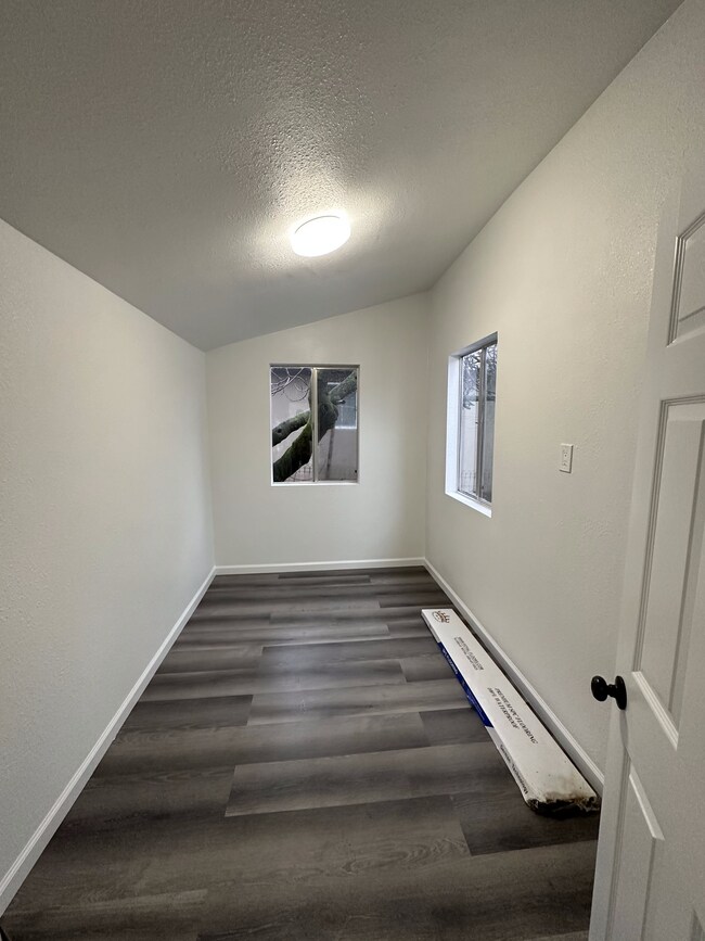 Building Photo - 142 Grape Street