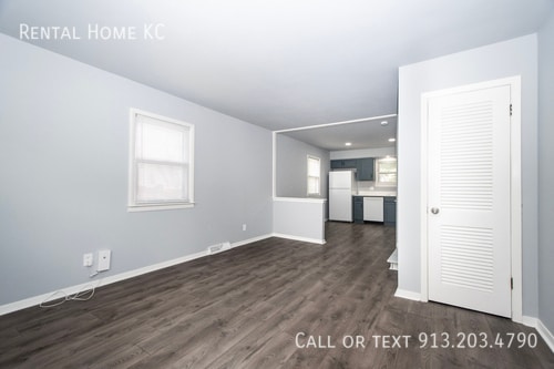 Building Photo - 7939 Robinson St