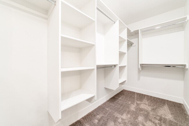 Building Photo - Low Maintenance Meridian Townhome!