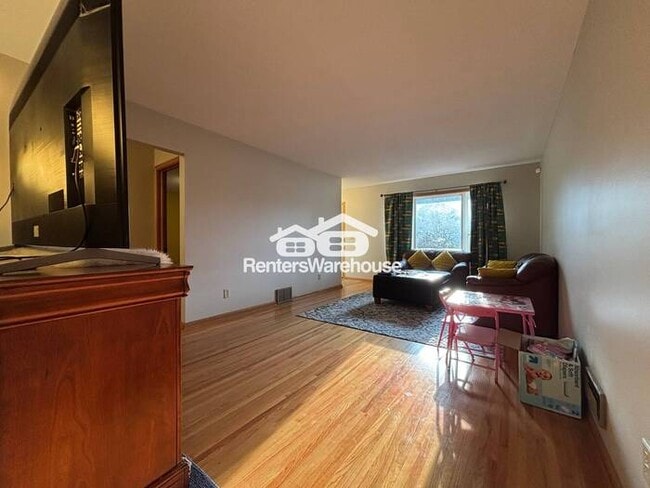 Building Photo - Available now is a bold vibrant 3 bed 2 ba...