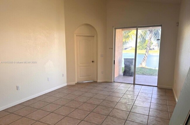 Building Photo - 3725 NE 23rd Ct