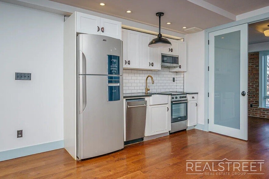 Building Photo - Brooklyn Avenue