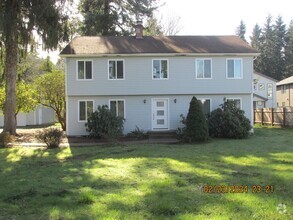 Building Photo - Tons of Space ! This remodeled 5 br + Offi...