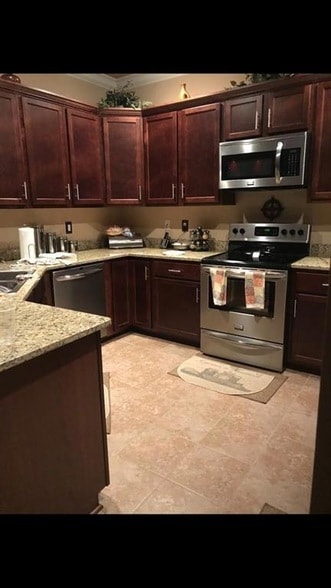 Building Photo - 652 Fairfield Loop