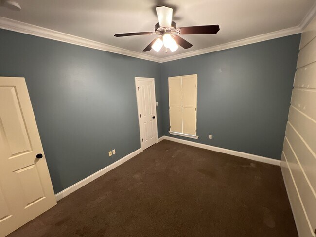 Building Photo - 7335 Oak View Dr.