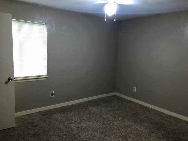 Building Photo - 617 Chicopee Ct