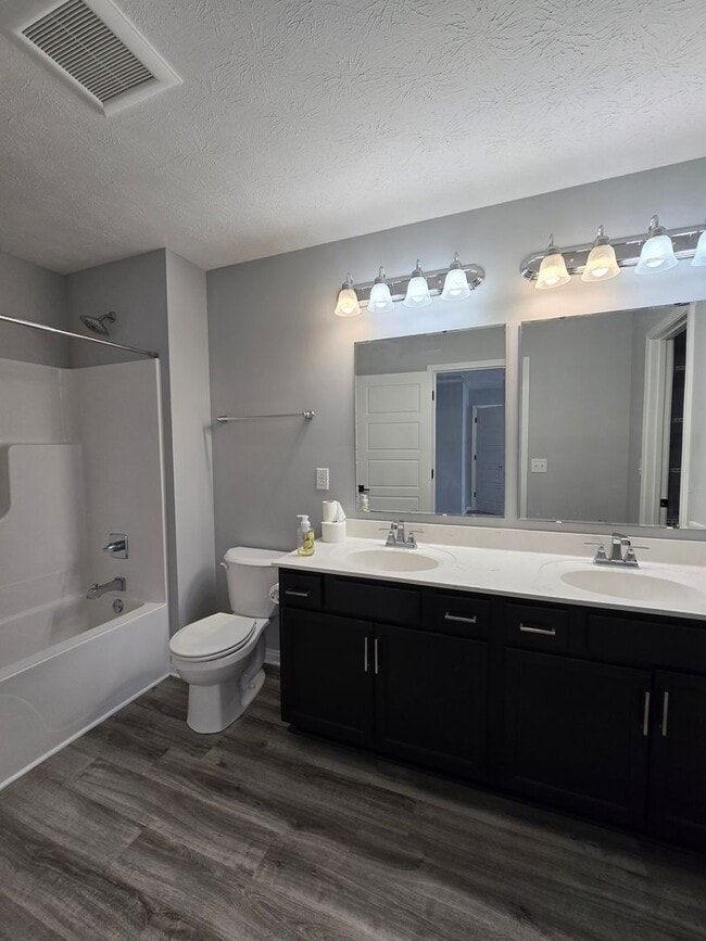 Building Photo - 3 Bed, 2.5 Bath Home in a Great Neighborhood!