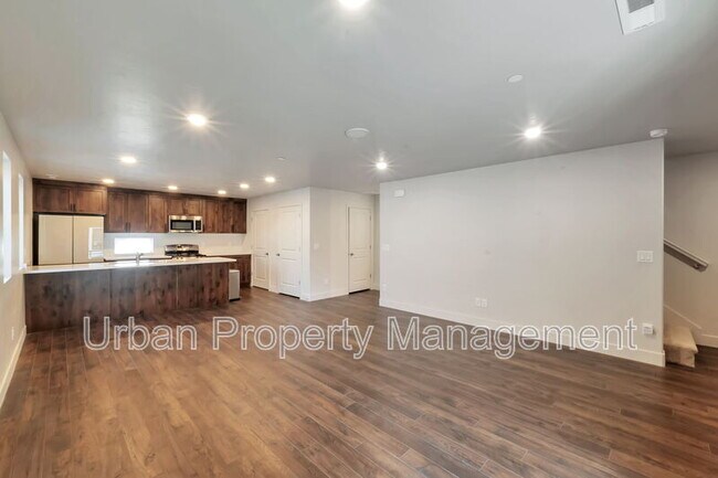 Building Photo - 1590 S 900 W