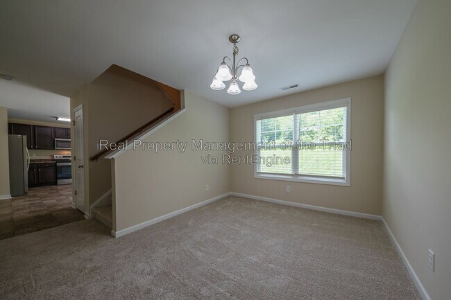 Building Photo - 832 Prince Edward Rd