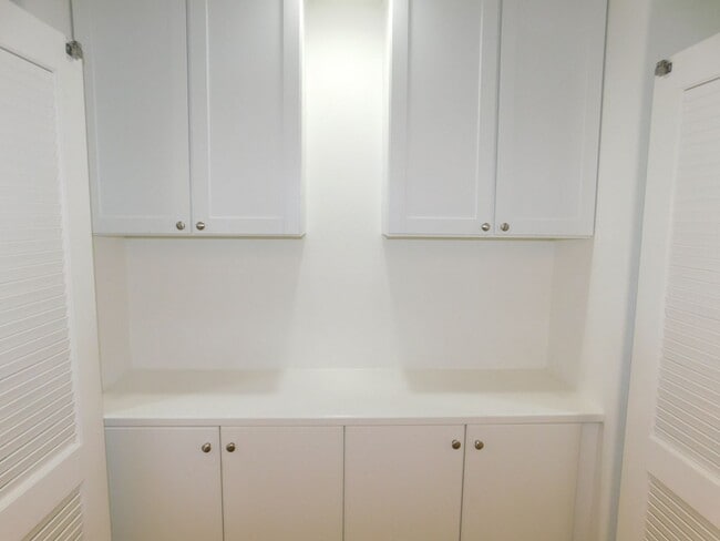 Building Photo - Beautiful Tri Level 2 Bed 2.5 Bath Single ...