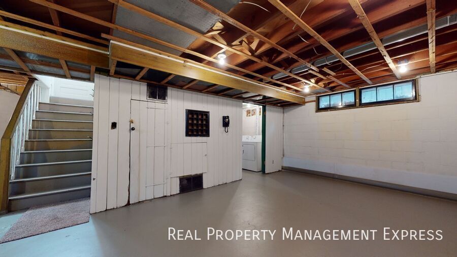 Building Photo - 411 S Willow Ave