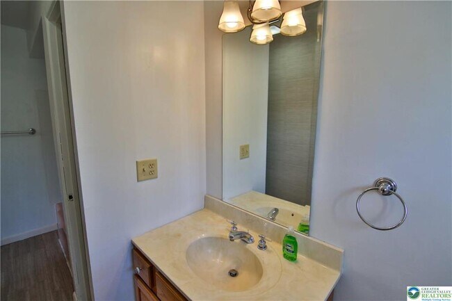 Building Photo - 68 W Center St