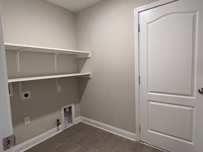 Building Photo - 4 bed/3 bath Beautiful Home with Amenities!