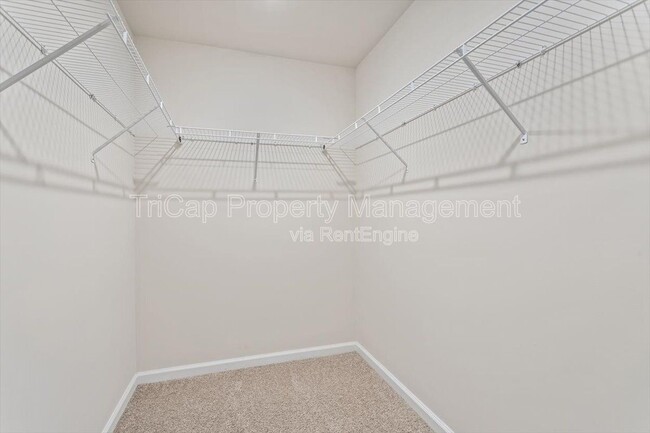 Building Photo - 313 White Oak Ridge Dr