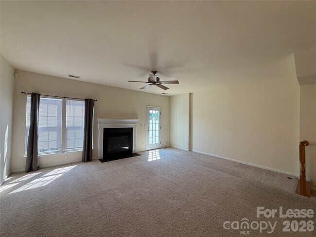 Building Photo - 9766 Blossom Hill Dr