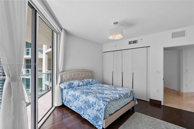 Building Photo - 200 Sunny Isles Blvd