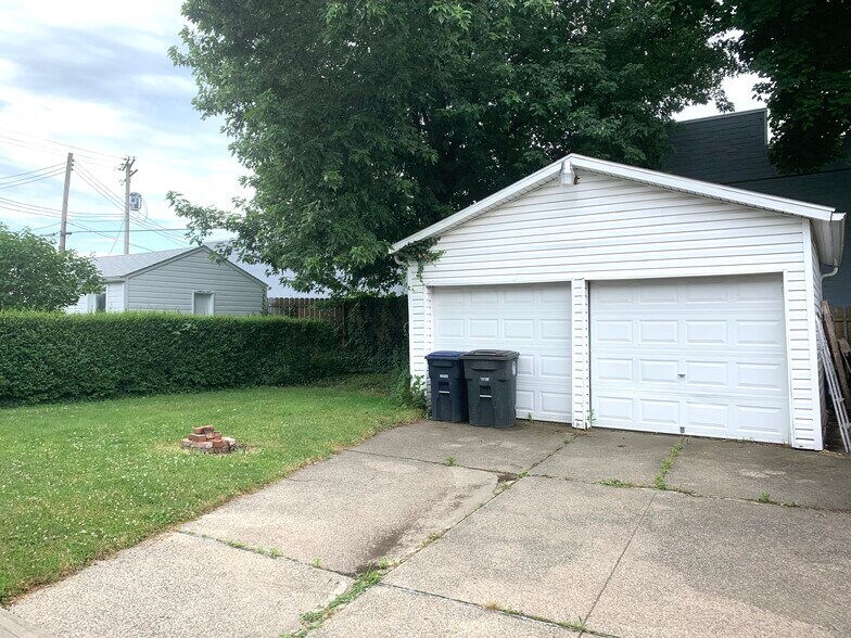 Building Photo - 720 Roselawn Ave