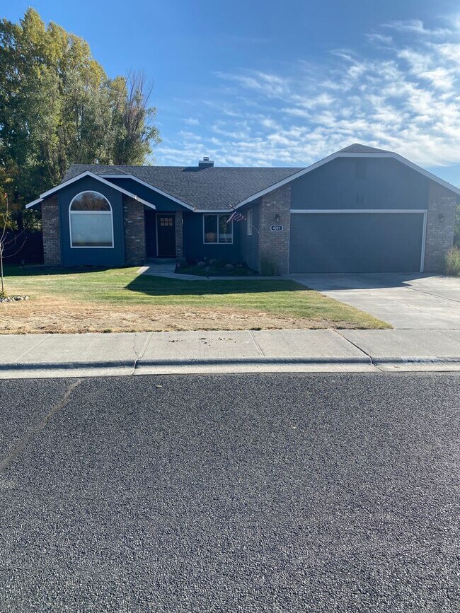 Building Photo - Beautiful Home in The Cove West Community