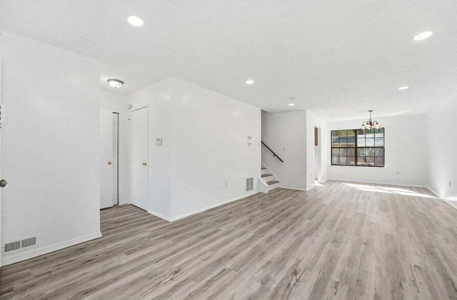Building Photo - 2 Veros Ln