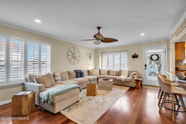 Building Photo - 1733 Melrose Ave