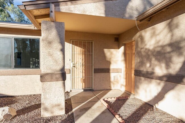 Building Photo - 6082 S Birchwood Dr