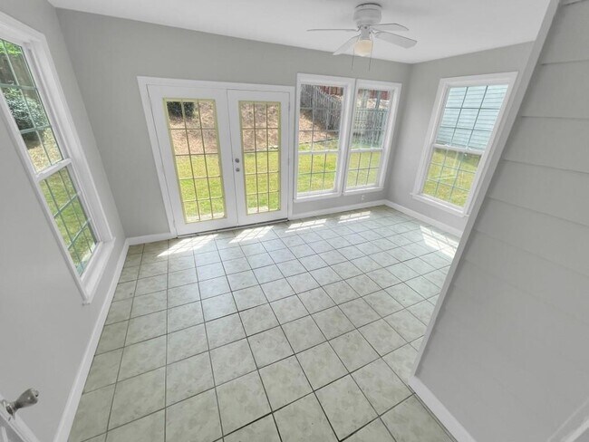 Building Photo - 1926 Leacroft Ct