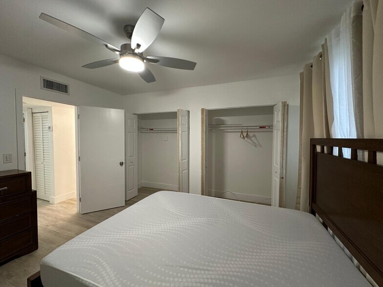 Building Photo - 10900 SW 104th St