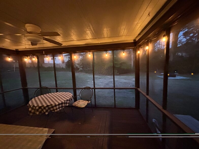 Covered Back Porch - 420 Cardigan Cir SW