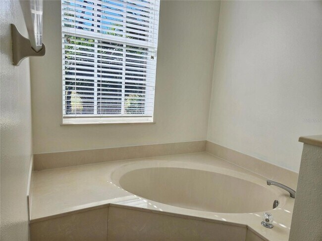 Building Photo - 835 Chalmers Dr