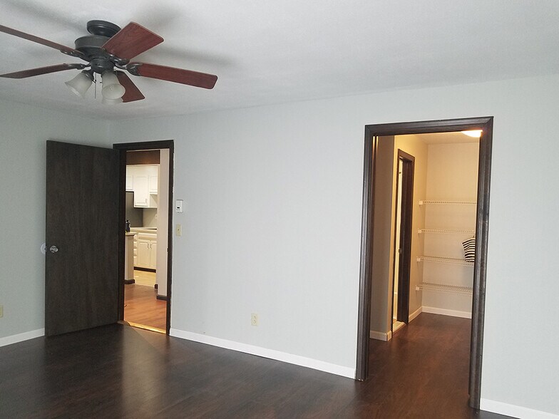 Building Photo - 91 Country Squire Drive Unit G